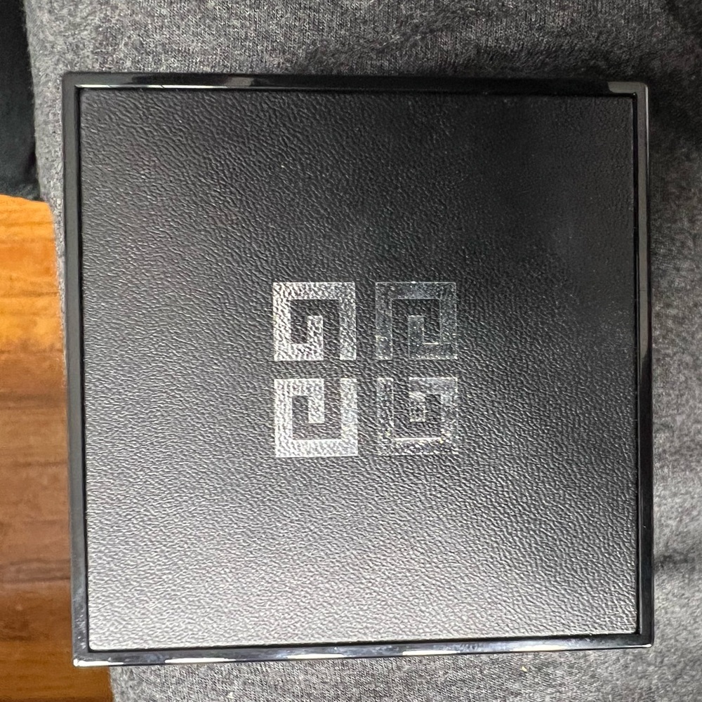 Givenchy Prisme Libre Loose setting and finishing powder